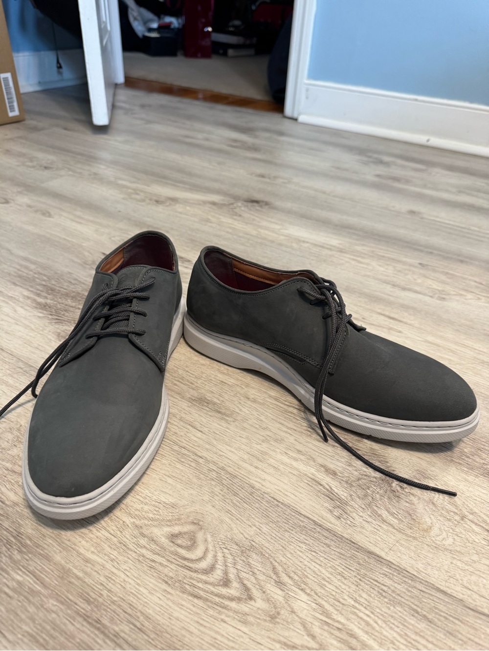 Tag Men's Lace-Up Oxfords in Dark Gray with White Sole
